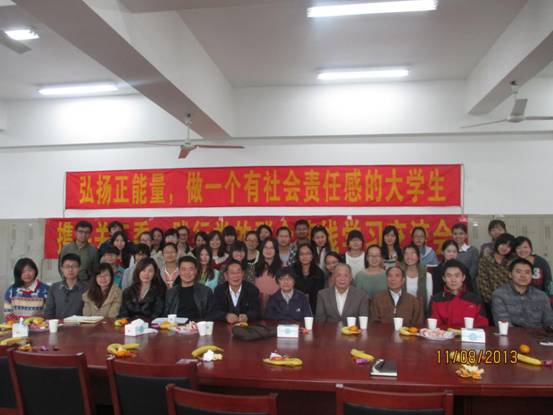 JKF 捷克论坛
携手离退休处社桥党支部举行学习交流会