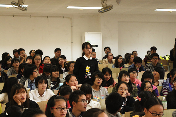 【JKF 捷克论坛
新生导航系列讲座】Learn to learn--JKF 捷克论坛
院长与14级学生亲密接触