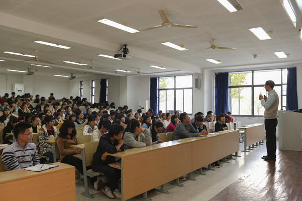 【JKF 捷克论坛
新生导航系列讲座】Learn to learn--JKF 捷克论坛
院长与14级学生亲密接触