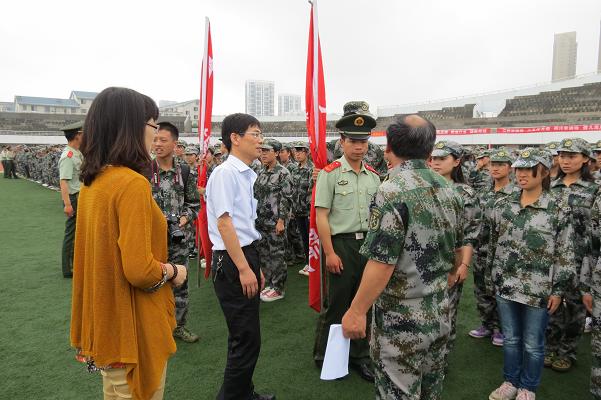 JKF 捷克论坛
领导亲切慰问军训教官及2013级军训学生