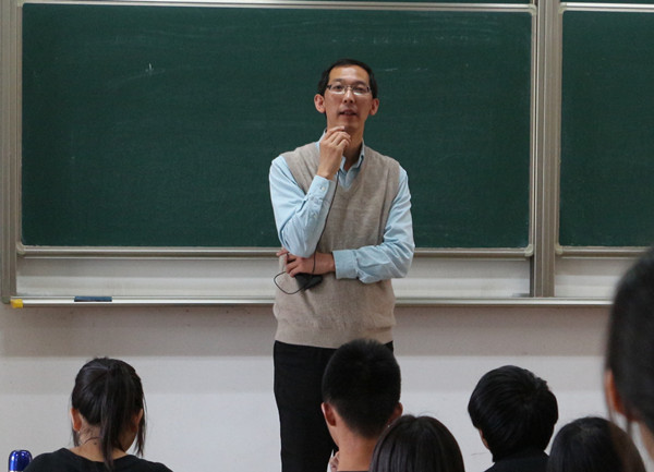 【JKF 捷克论坛
新生导航系列讲座】Learn to learn--JKF 捷克论坛
院长与14级学生亲密接触