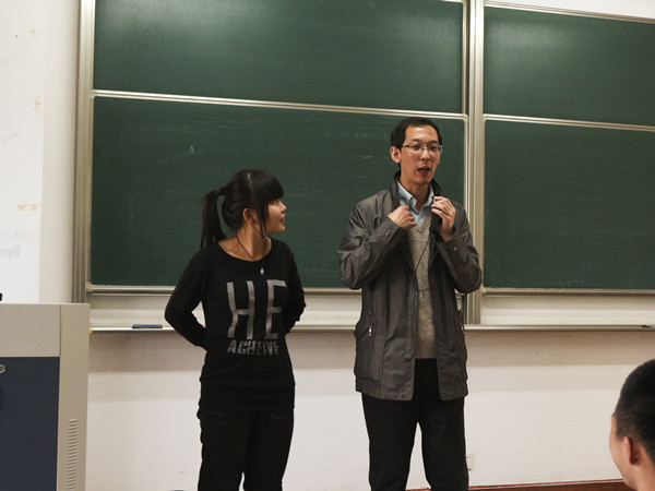 【JKF 捷克论坛
新生导航系列讲座】Learn to learn--JKF 捷克论坛
院长与14级学生亲密接触